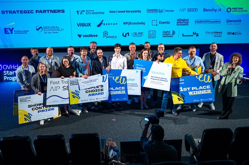 Uczestnicy konkursu startupowego Evolutions: Meetup & Showcase.